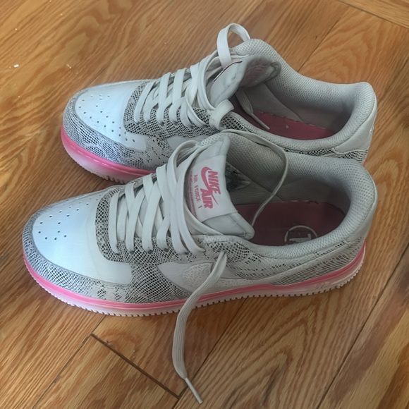 Women’s Air Force 1 ‘07 LV8 - Picture 4 of 5